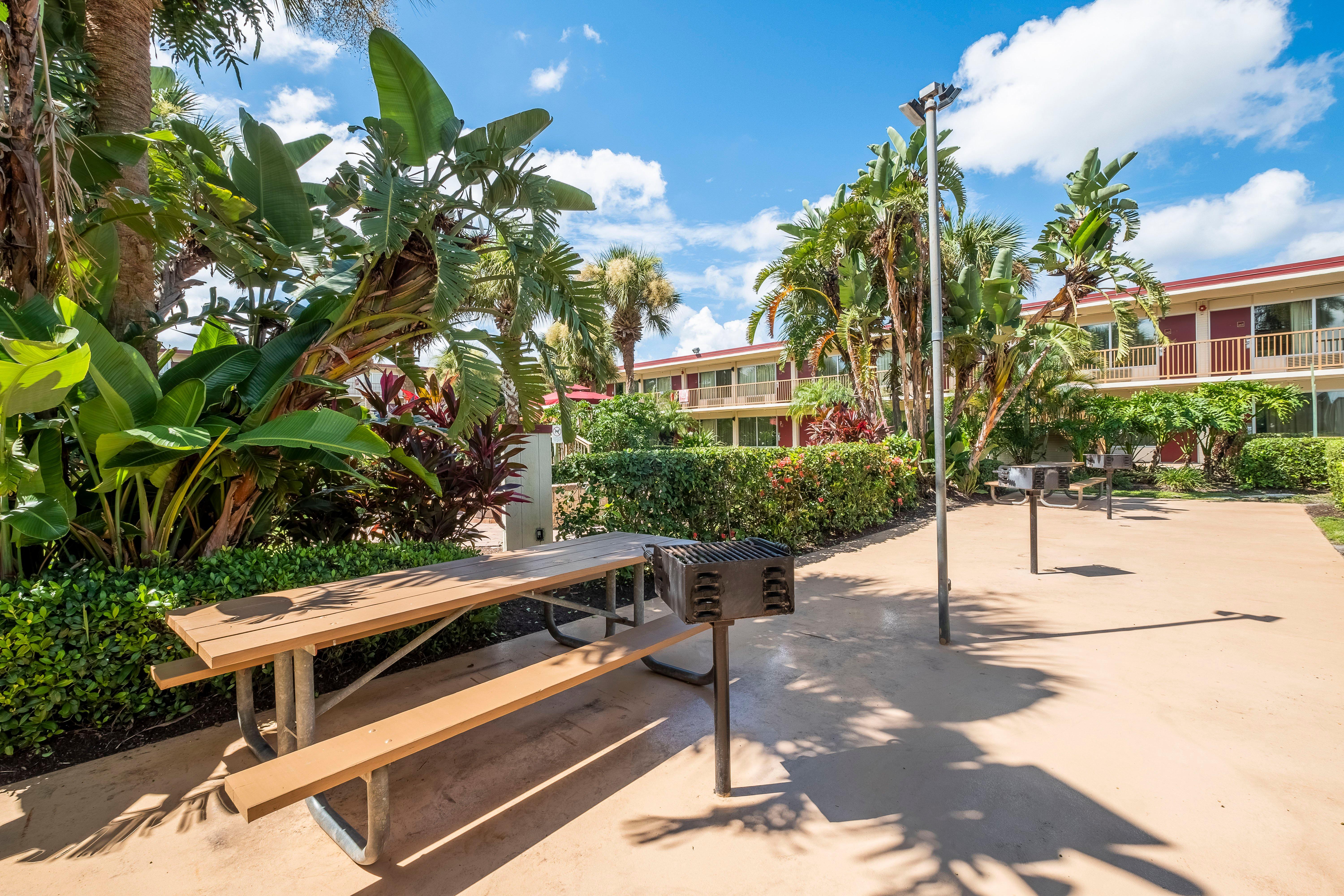 Red Roof Inn Plus+ & Suites Naples Downtown-5Th Ave S Luaran gambar